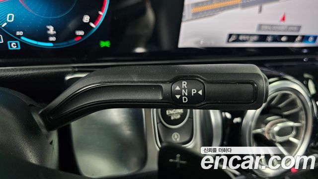Mercedes-Benz GLB-Class 2020 — photo 9