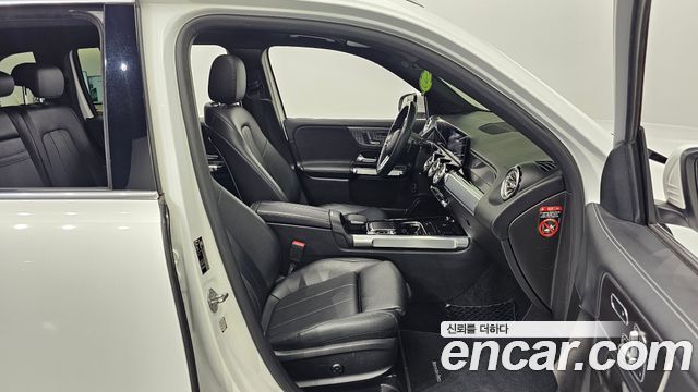 Mercedes-Benz GLB-Class 2020 — photo 10