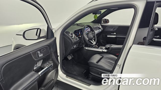 Mercedes-Benz GLB-Class 2020 — photo 11