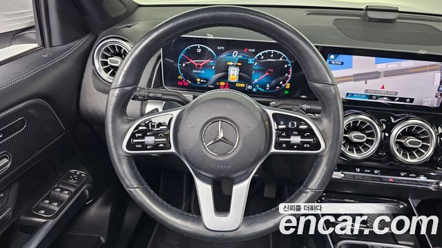 Mercedes-Benz GLB-Class 2020 — photo 13