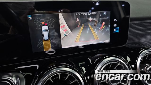 Mercedes-Benz GLB-Class 2020 — photo 15