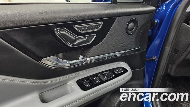 Lincoln Corsair 2020 — photo 16