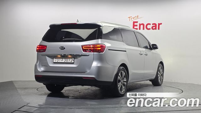 Kia Canival 2020 — photo 2