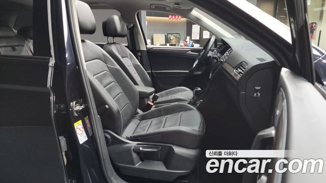 Volkswagen Tiguan 2023 — photo 11