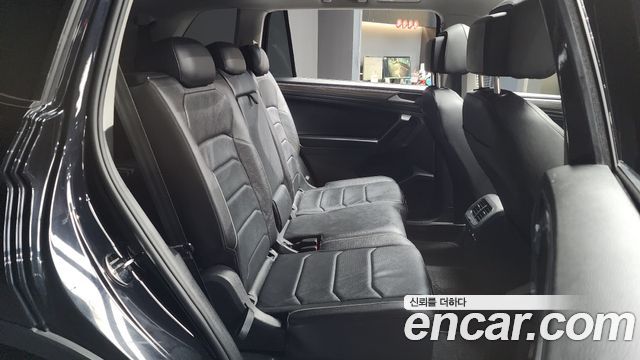 Volkswagen Tiguan 2023 — photo 12
