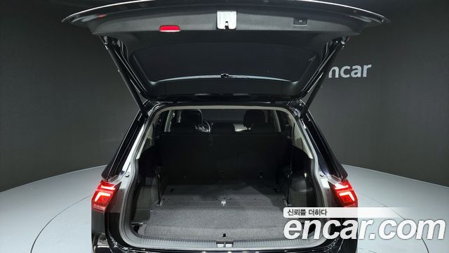 Volkswagen Tiguan 2023 — photo 20
