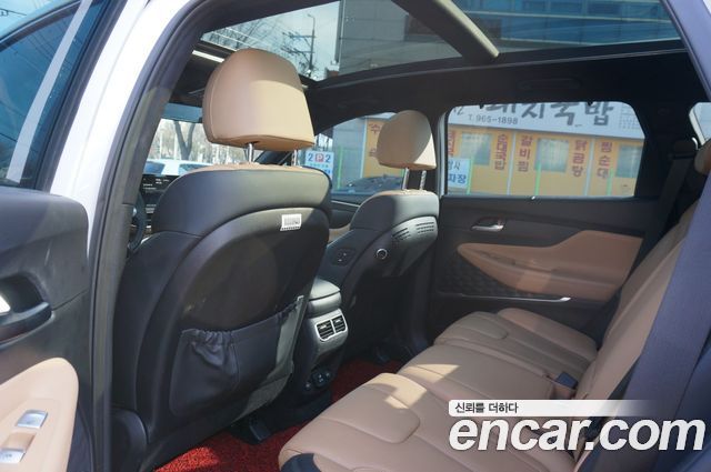 Hyundai Santafe 2023 — photo 17
