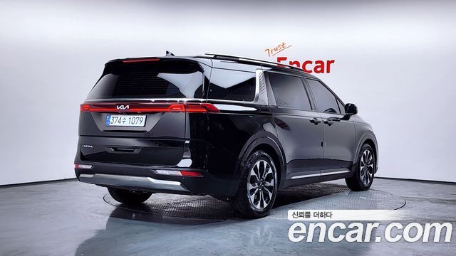 Kia Canival 2023 — photo 2