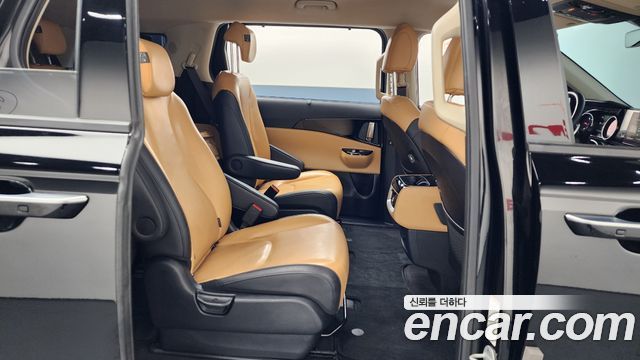 Kia Canival 2023 — photo 12