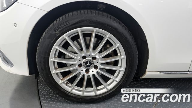 Mercedes-Benz E-Class 2022 — photo 5