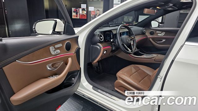 Mercedes-Benz E-Class 2022 — photo 11