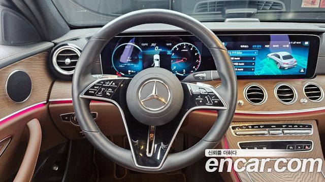 Mercedes-Benz E-Class 2022 — photo 13