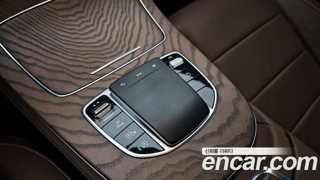 Mercedes-Benz E-Class 2022 — photo 16