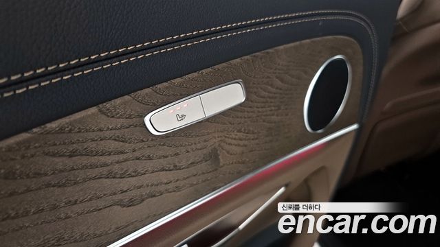 Mercedes-Benz E-Class 2022 — photo 17