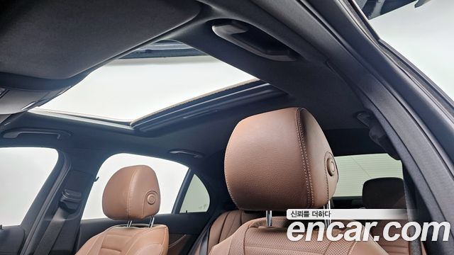 Mercedes-Benz E-Class 2022 — photo 18
