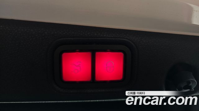 Mercedes-Benz E-Class 2022 — photo 20