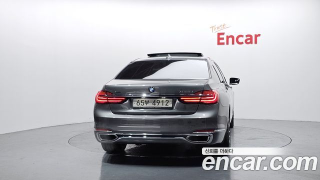 BMW 7-Series 2018 — photo 4