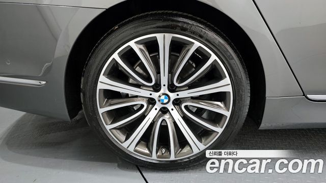 BMW 7-Series 2018 — photo 5