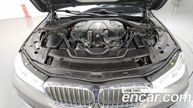 BMW 7-Series 2018 — photo 6