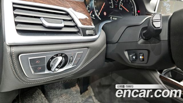 BMW 7-Series 2018 — photo 14