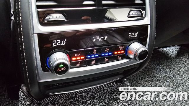 BMW 7-Series 2018 — photo 17