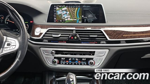 BMW 7-Series 2018 — photo 19