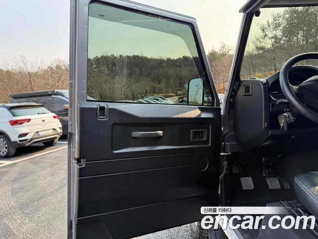 Land Rover Defender 2012 — photo 9