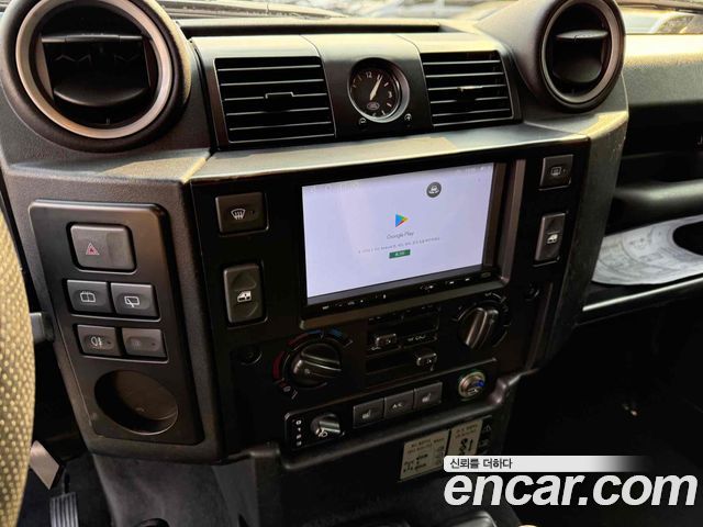 Land Rover Defender 2012 — photo 12