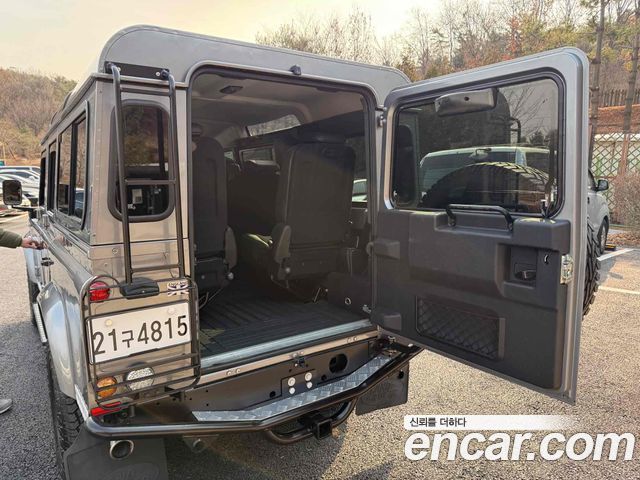Land Rover Defender 2012 — photo 17