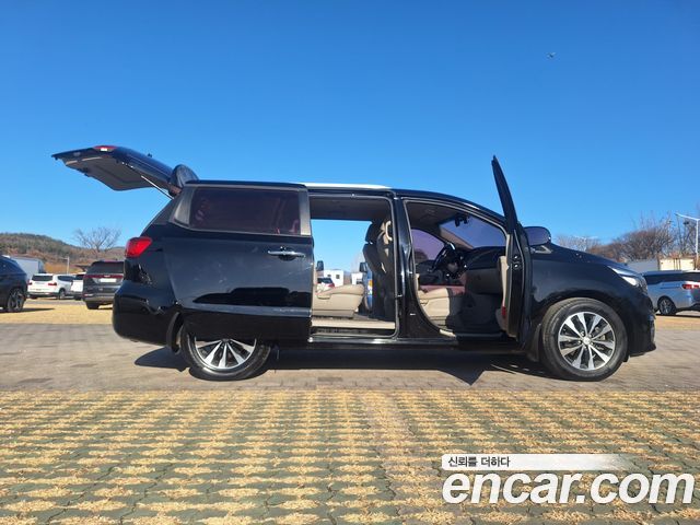 Kia Canival 2018 — photo 9