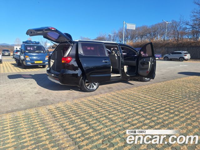 Kia Canival 2018 — photo 10