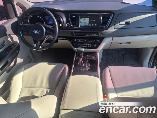 Kia Canival 2018 — photo 15