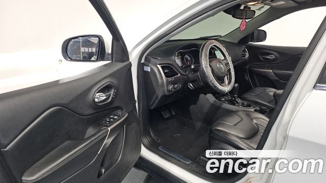 Jeep Cherokee 2020 — photo 10