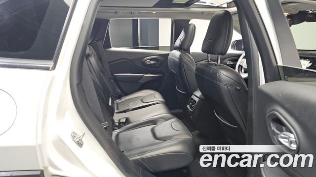 Jeep Cherokee 2020 — photo 12