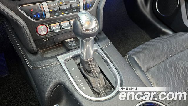 Ford Mustang 2020 — photo 9