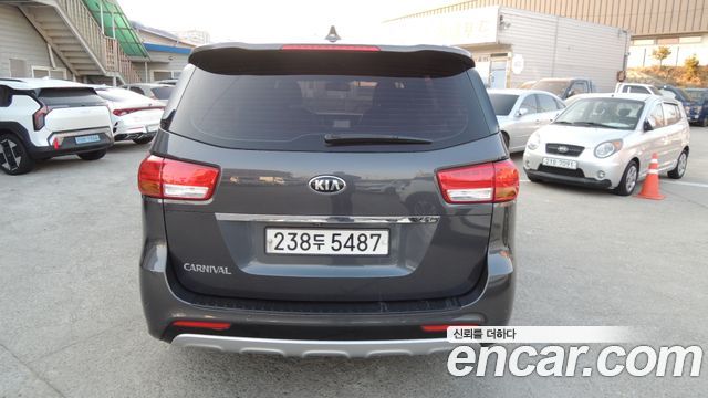 Kia Canival 2018 — photo 5