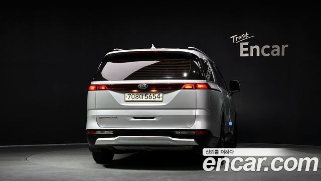 Kia Canival 2021 — photo 4