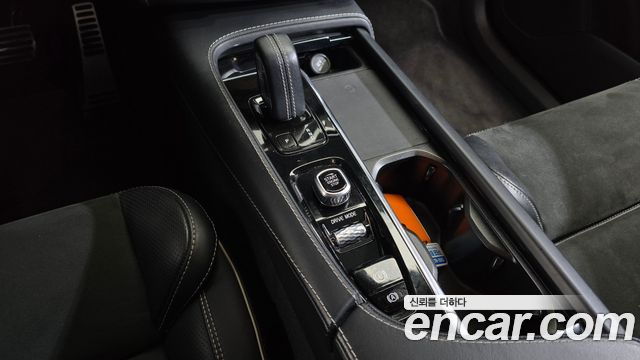 Volvo XC90 2021 — photo 9