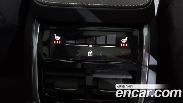 Volvo XC90 2021 — photo 18