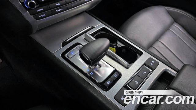 Genesis G80 2017 — photo 9