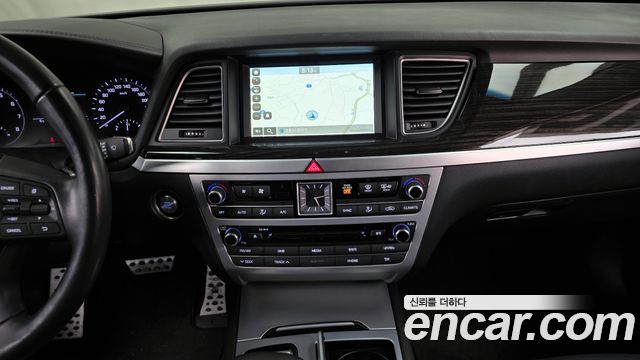 Genesis G80 2017 — photo 14