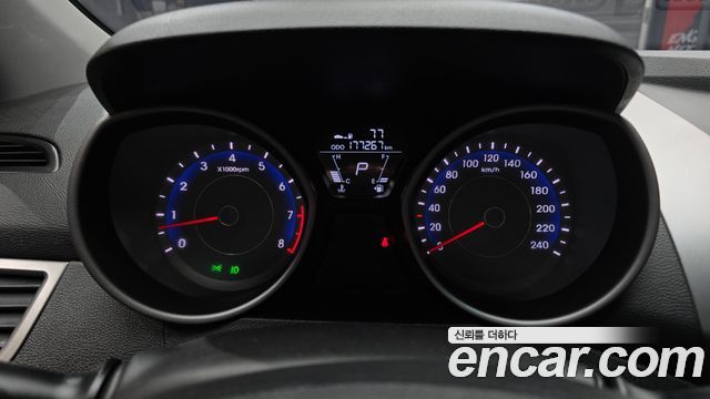 Hyundai AVANTE 2012 — photo 8