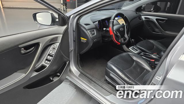 Hyundai AVANTE 2012 — photo 11