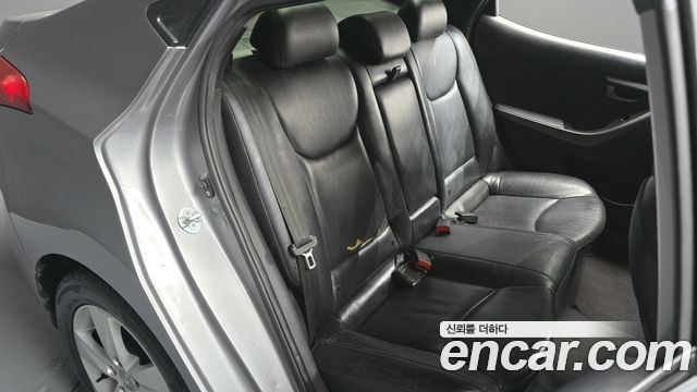 Hyundai AVANTE 2012 — photo 12