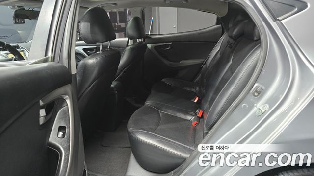 Hyundai AVANTE 2012 — photo 13