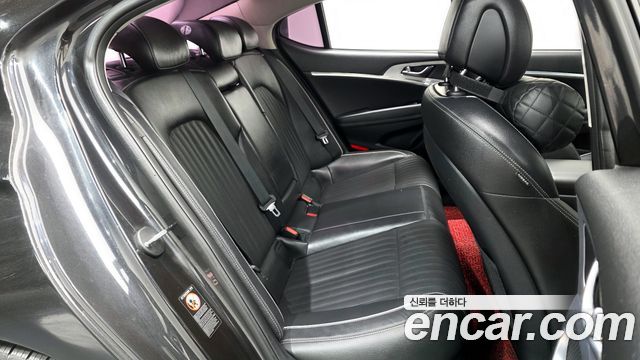 Genesis G70 2018 — photo 12
