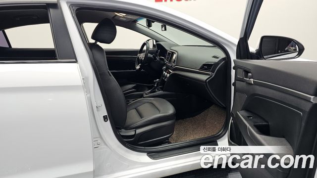 Hyundai AVANTE 2020 — photo 11