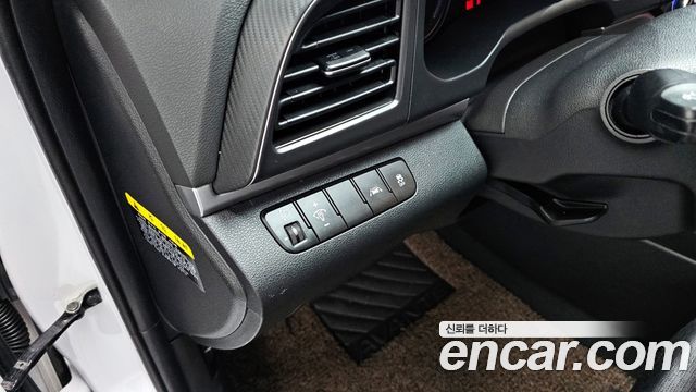 Hyundai AVANTE 2020 — photo 17