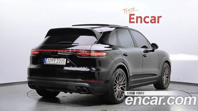 Porsche Cayenne 2023 — photo 2