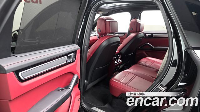 Porsche Cayenne 2023 — photo 12